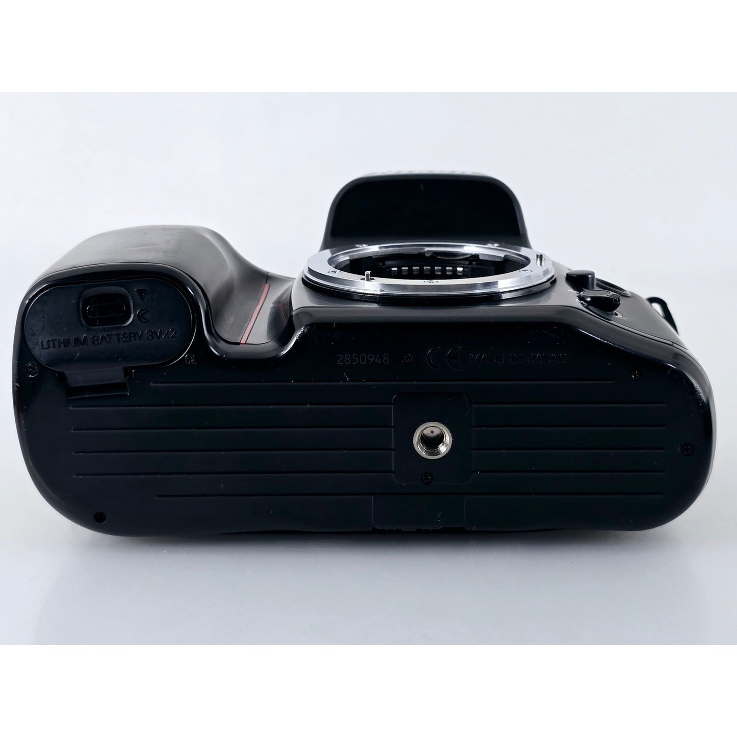 [Pre-owned] Nikon F70 AF 35mm Film SLR Camera Body — Near MINT — Japan #3671