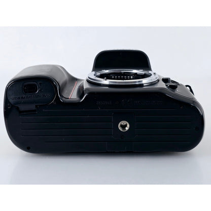 [Pre-owned] Nikon F70 AF 35mm Film SLR Camera Body — Near MINT — Japan #3671