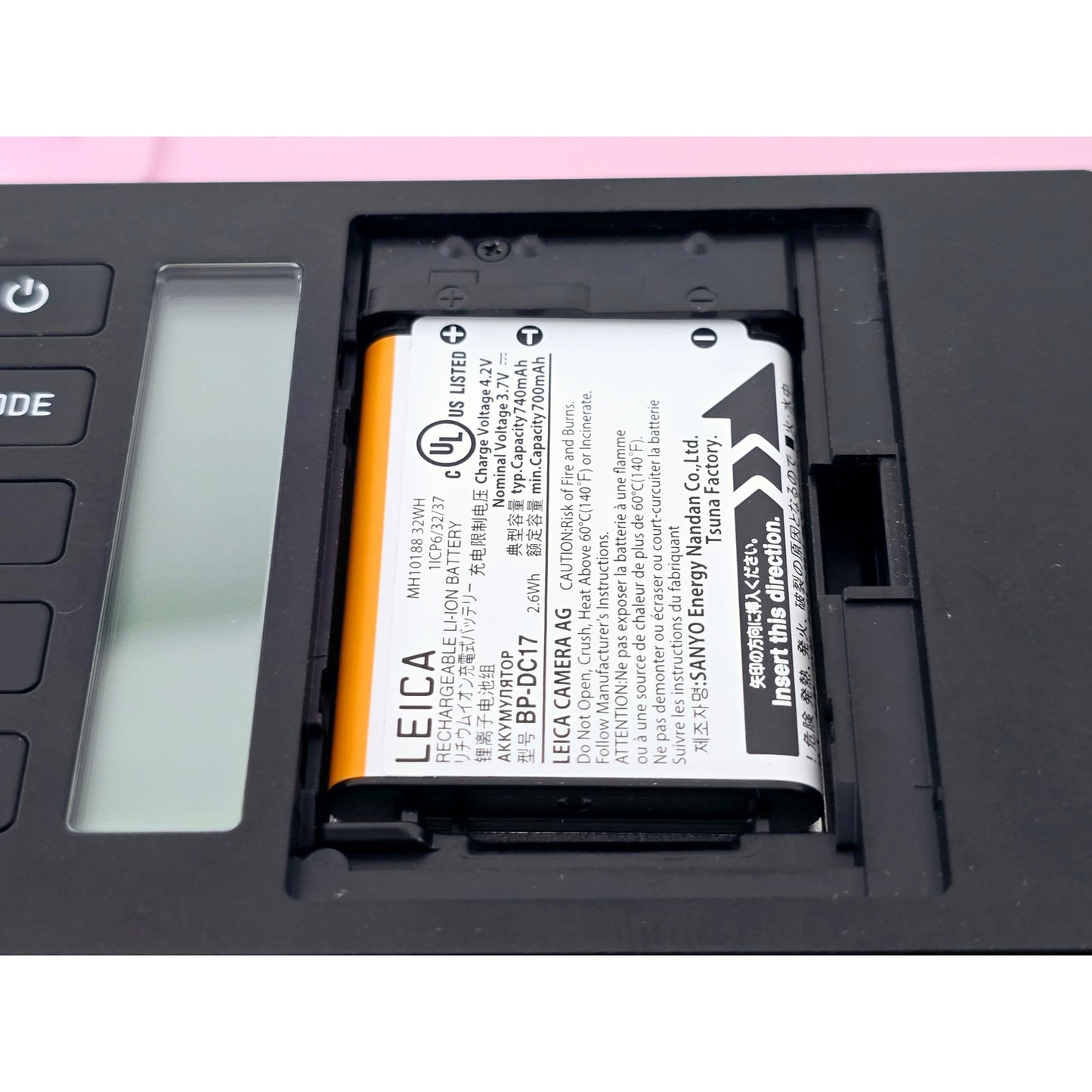 [Pre-owned] Leica Sofort Type 2754 Instant Film Camera (Pink) — Near MINT — Japan #5142