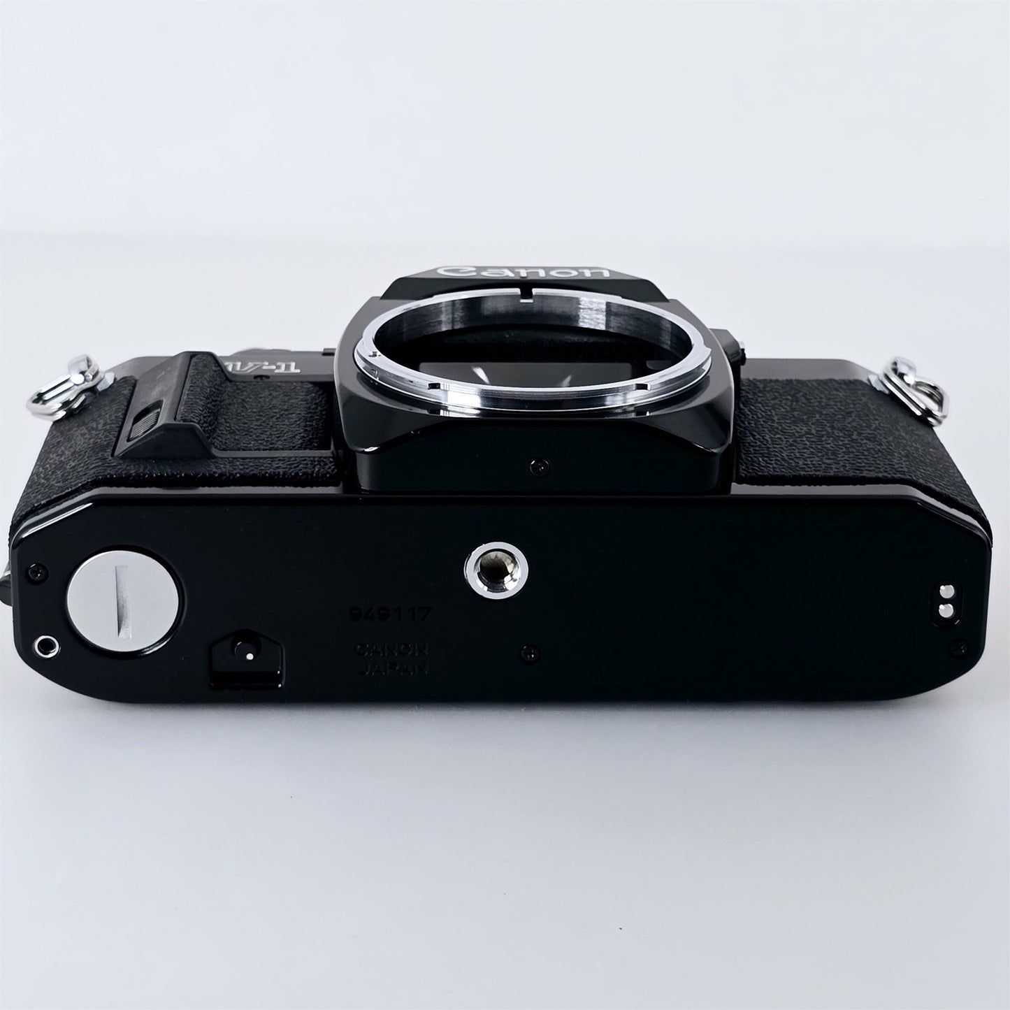 [Pre-owned] Canon AV-1 35mm SLR Film Camera Body FD Mount — Near MINT+++ — Japan #5251