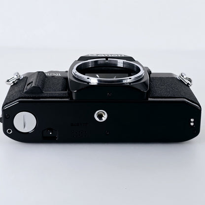 [Pre-owned] Canon AV-1 35mm SLR Film Camera Body FD Mount — Near MINT+++ — Japan #5251