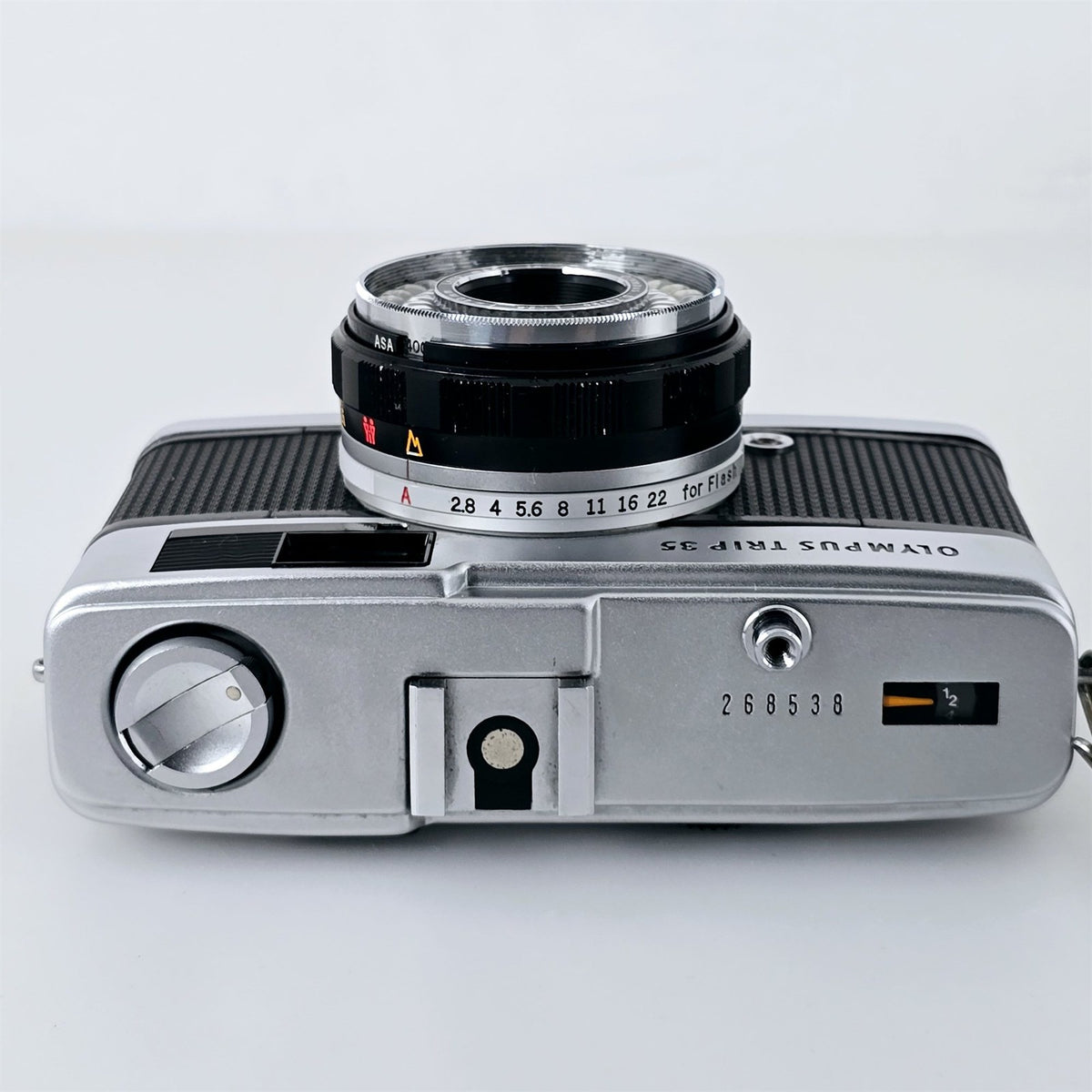 [Pre-owned] Olympus Trip 35 Point & Shoot 35mm Film Camera — Near Mint — Japan #5523