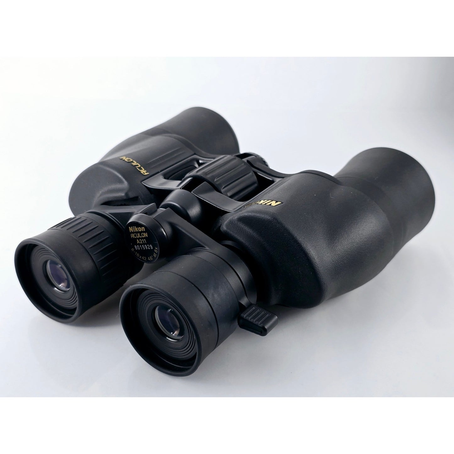 [Pre-owned] Nikon Aculon A211 8-18x42 Porro Prism Zoom Binocular w/ Case — MINT — Japan #2770