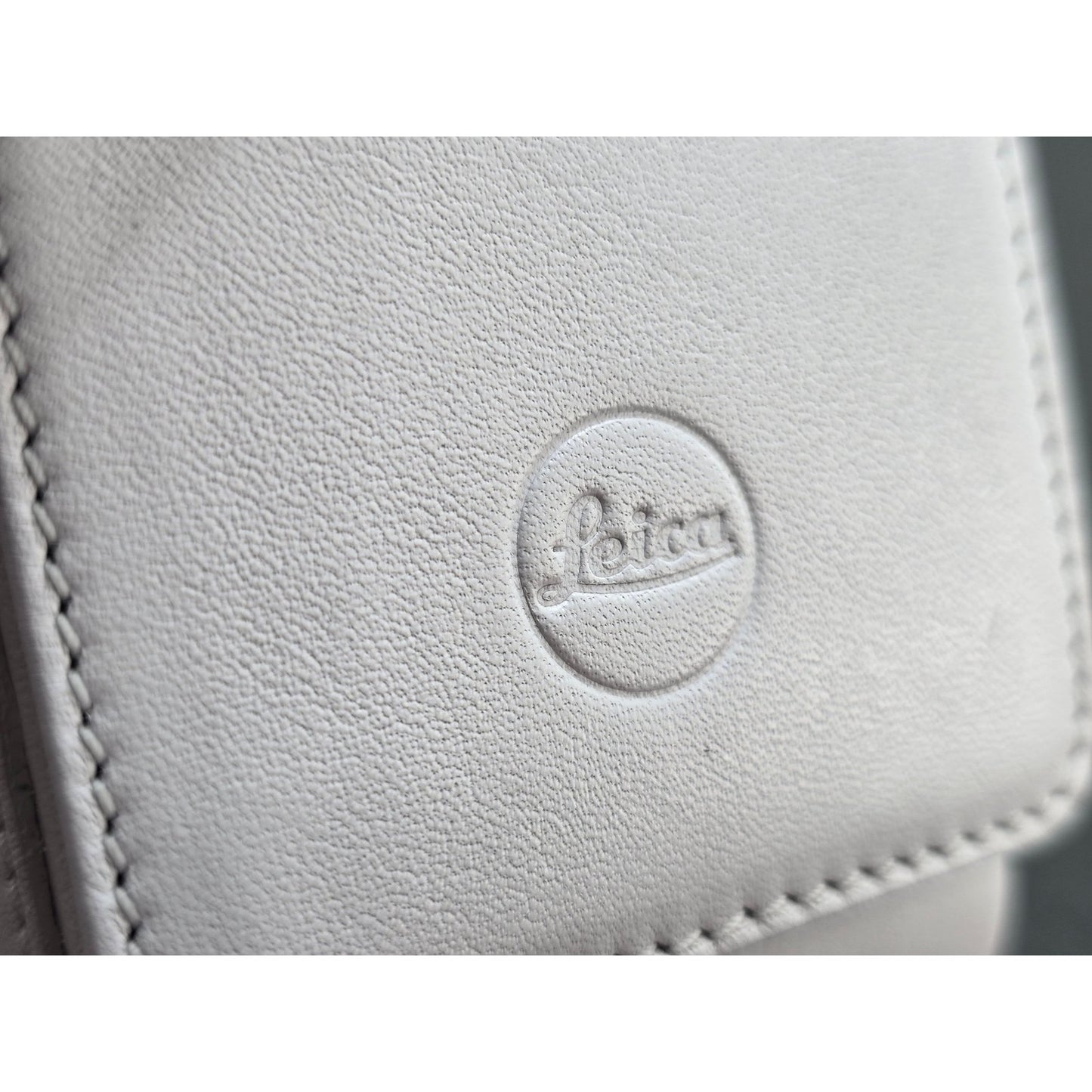 [Pre-owned] Leica 18699 Genuine Leather Camera Case White for C-LUX 2 — Unused — Japan #2477