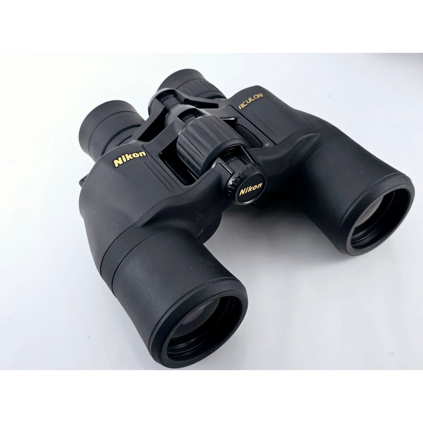 [Pre-owned] Nikon Aculon A211 8-18x42 Porro Prism Zoom Binocular w/ Case — MINT — Japan #2770
