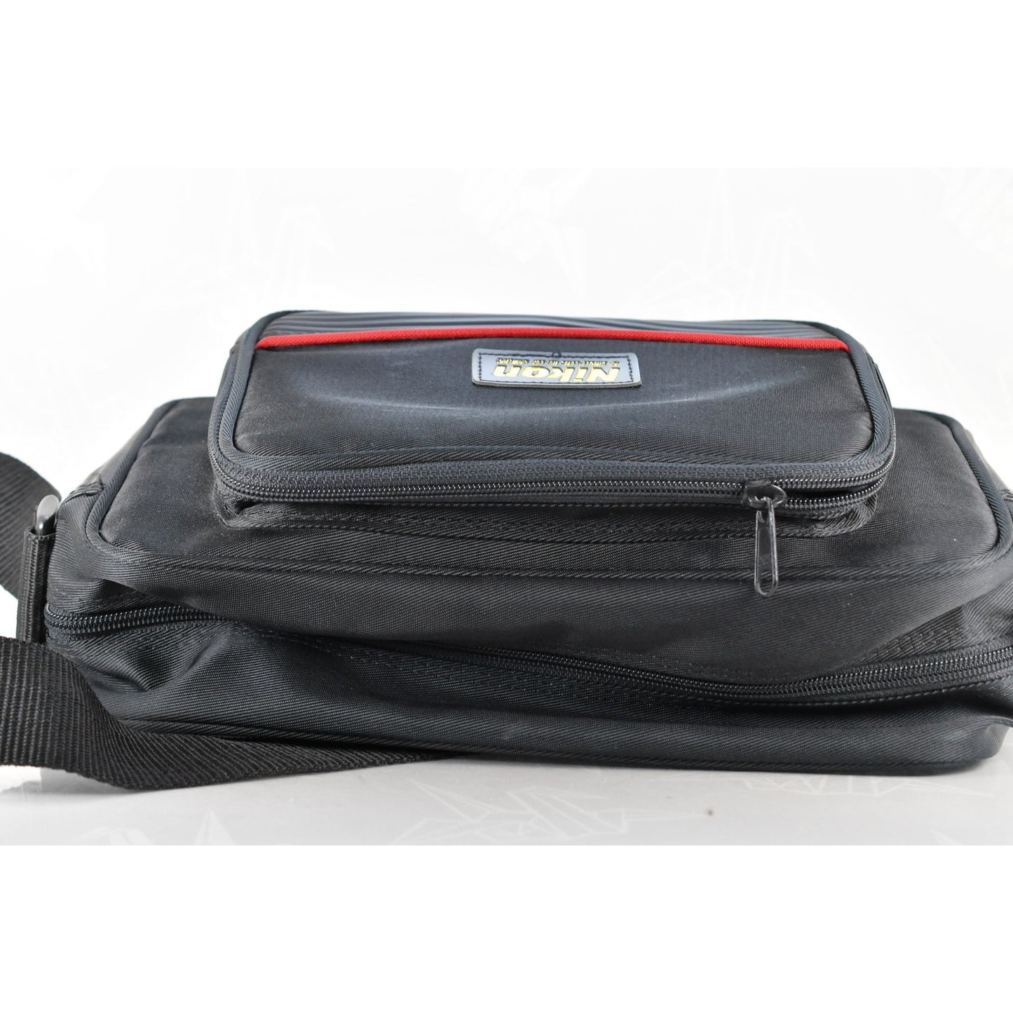 [Pre-owned] Genuine Nikon Camera Lens Shoulder Bag Gold Letters Red Line — MINT — Japan #2287