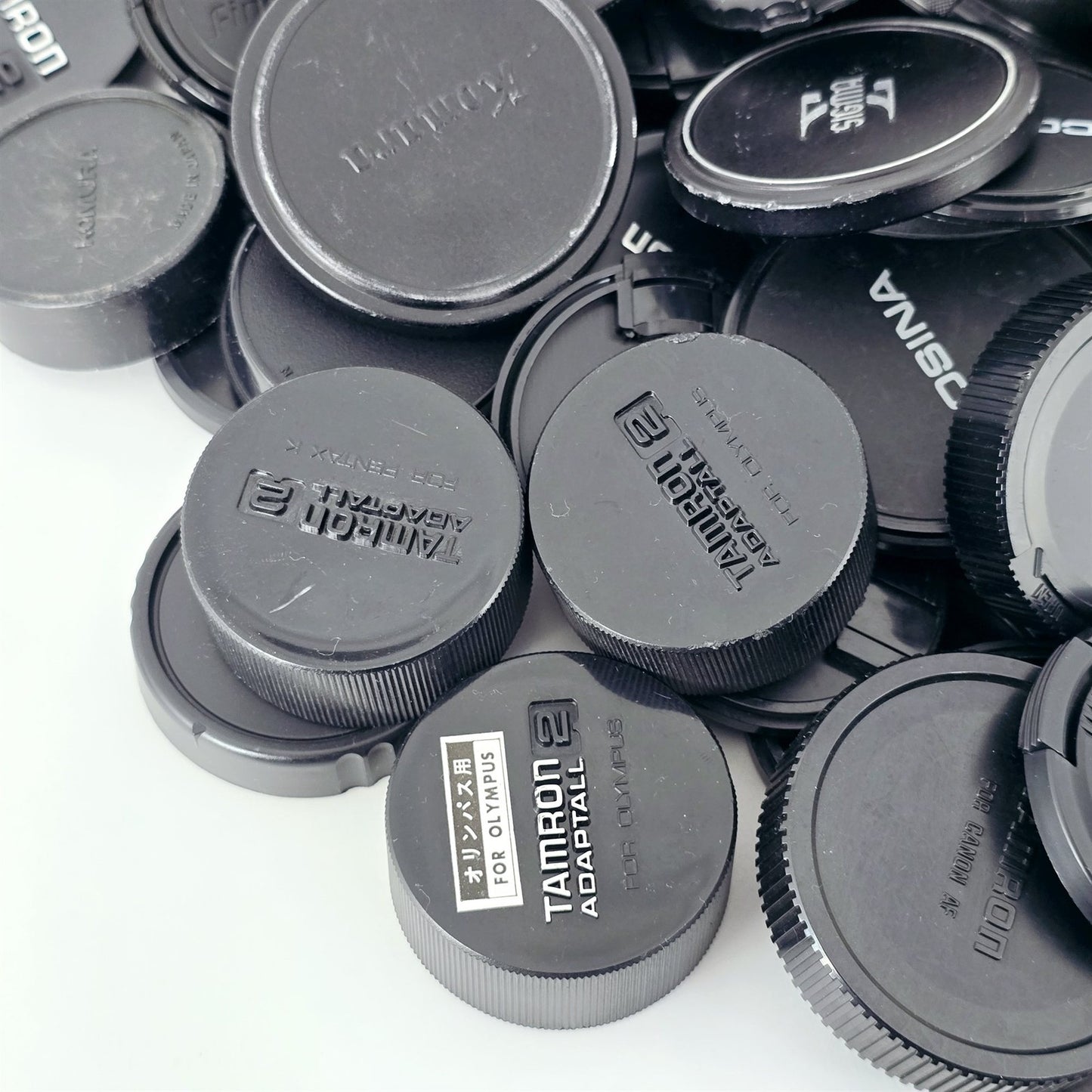 [Pre-owned] Bulk Lot 100 pcs Assorted Front & Rear Camera Lens Caps — Near Mint — Japan #5565