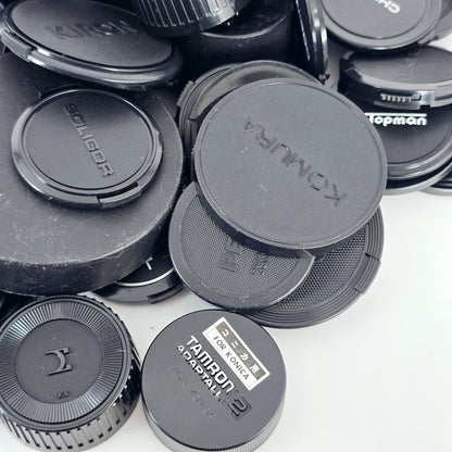 [Pre-owned] Bulk Lot 100 pcs Camera Lens Caps Front Rear Assorted — Near Mint — Japan #5566
