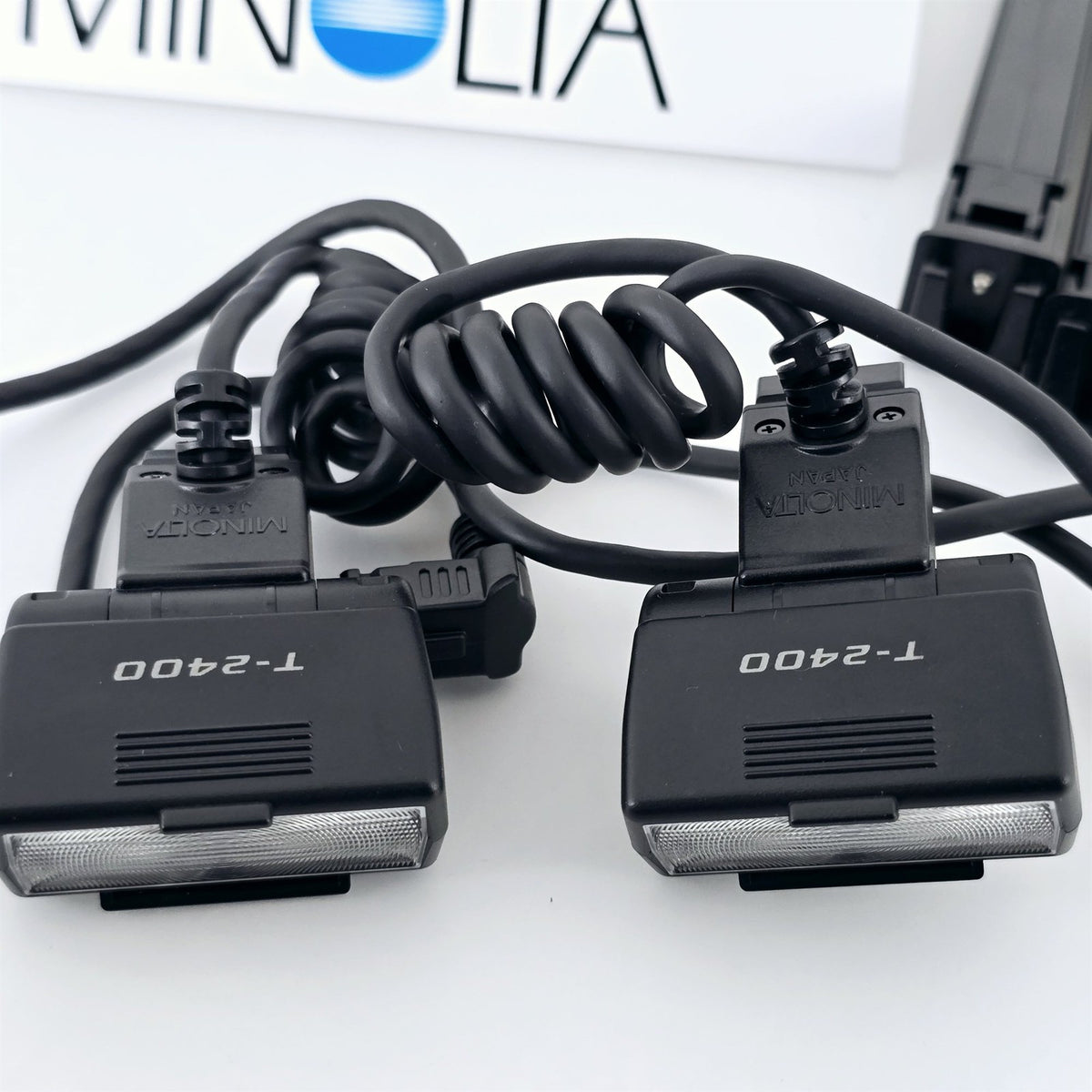 [Pre-owned] Minolta Macro Twin Flash 2400 Set with Diffuser, Holder, Adapter & Cord Reel — Mint — Japan #5687