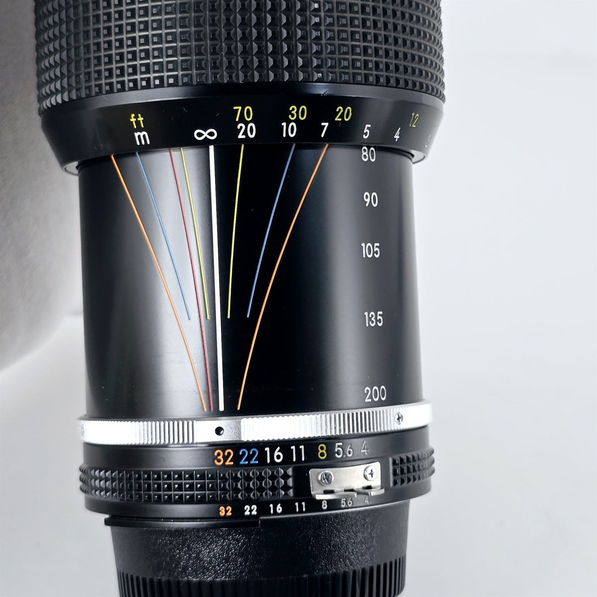 [Pre-owned] Nikon Zoom Nikkor 80-200mm f/4 MF Telephoto Lens — Near Mint — Japan #5667