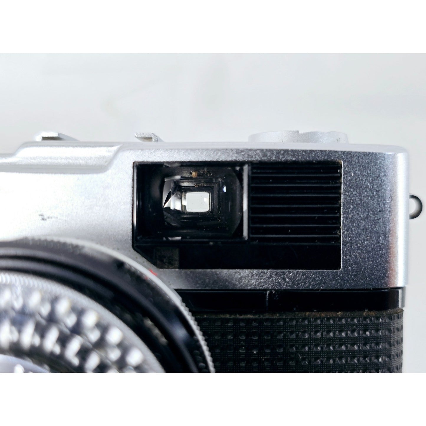 [Pre-owned] Olympus Trip 35 Point & Shoot 35mm Film Camera — Near MINT — Japan #3179