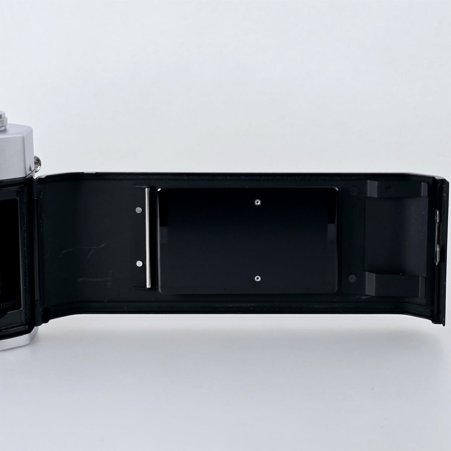 [Pre-owned] Nikon Nikomat EL 35mm SLR Film Camera Body — Near Mint — Japan #5255