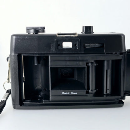 [Pre-owned] Holga 135 35mm Point & Shoot Film Camera Black — Mint — Japan #5466