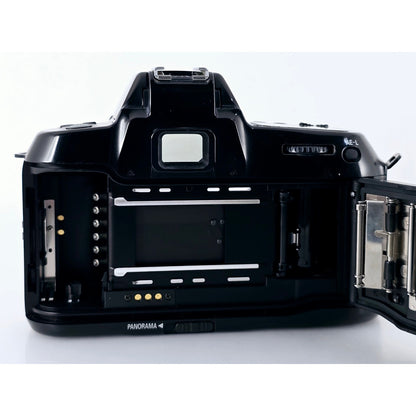 [Pre-owned] Nikon F70 AF 35mm Film SLR Camera Body — Near MINT — Japan #3671