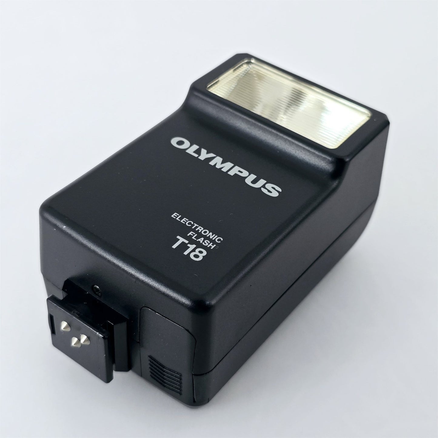[Pre-owned] Olympus T18 Electronic Flash Unit for 35mm Film Camera — Mint — Japan #5517