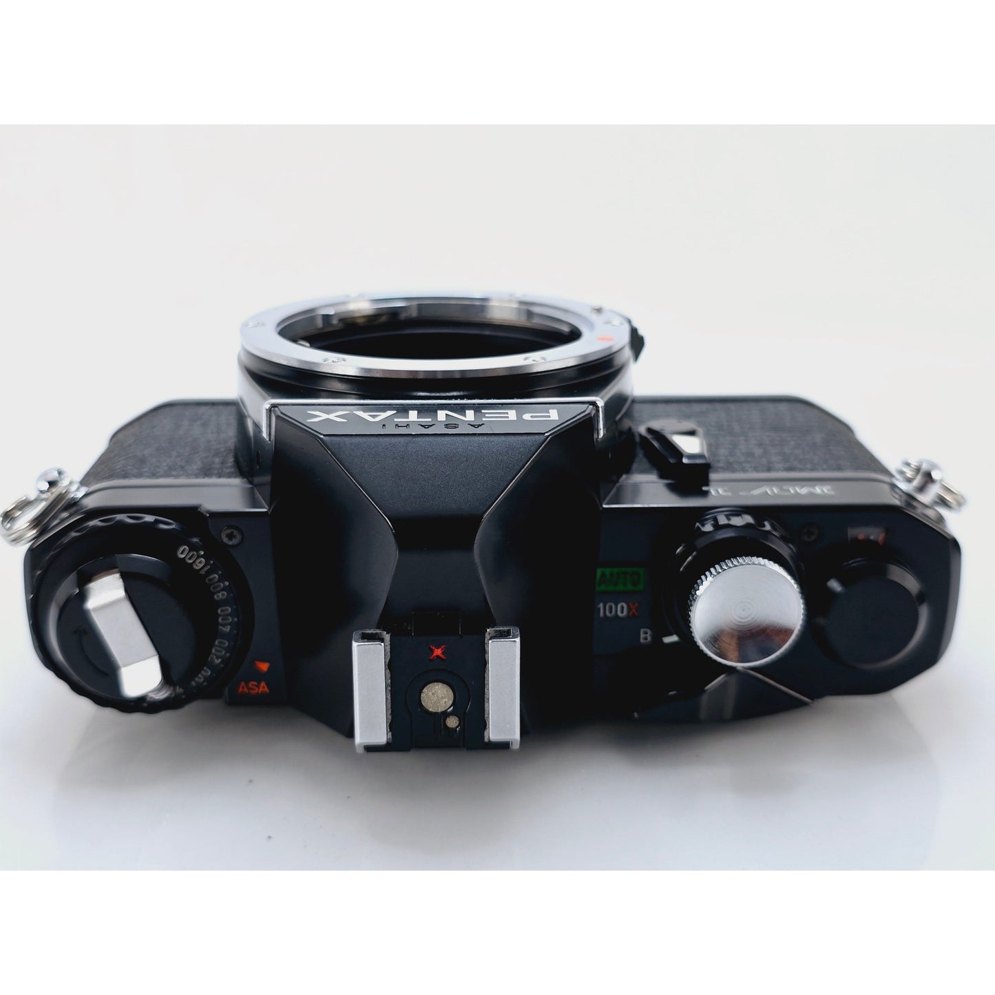[Pre-owned] Pentax MV1 SLR 35mm Film Camera (Body Only) — Near MINT — Japan #2427