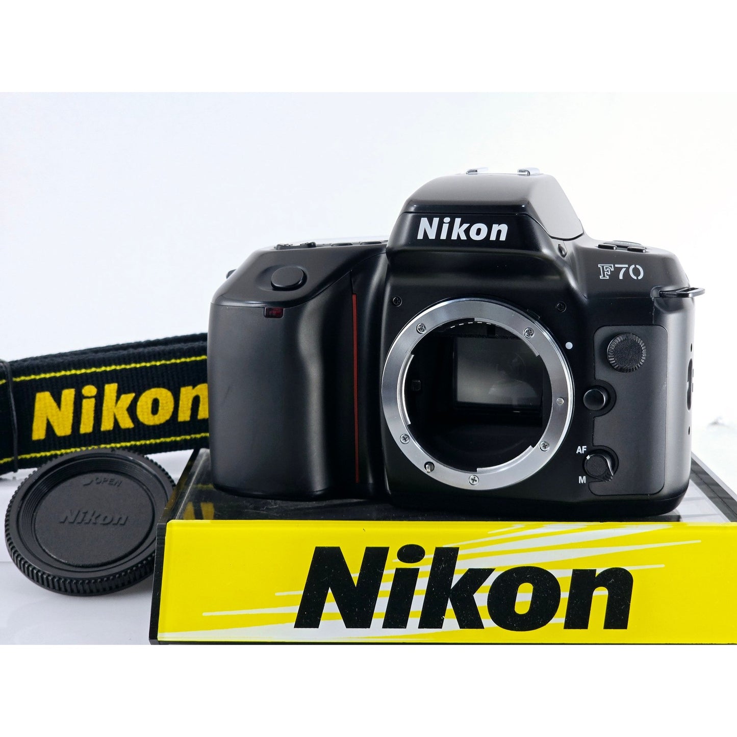 [Pre-owned] Nikon F70 SLR 35mm Film Camera (Body Only) — Top MINT — Japan #3751