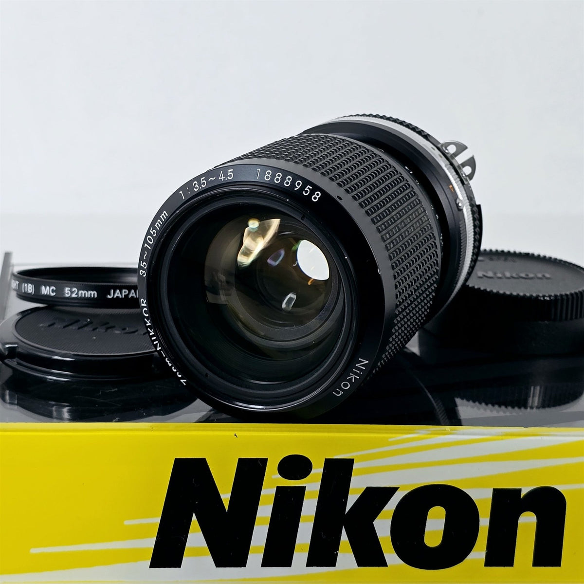 [Pre-owned] Nikon Ai-s Zoom Nikkor 35-105mm f/3.5-4.5 MF Lens — Near Mint — Japan #5782