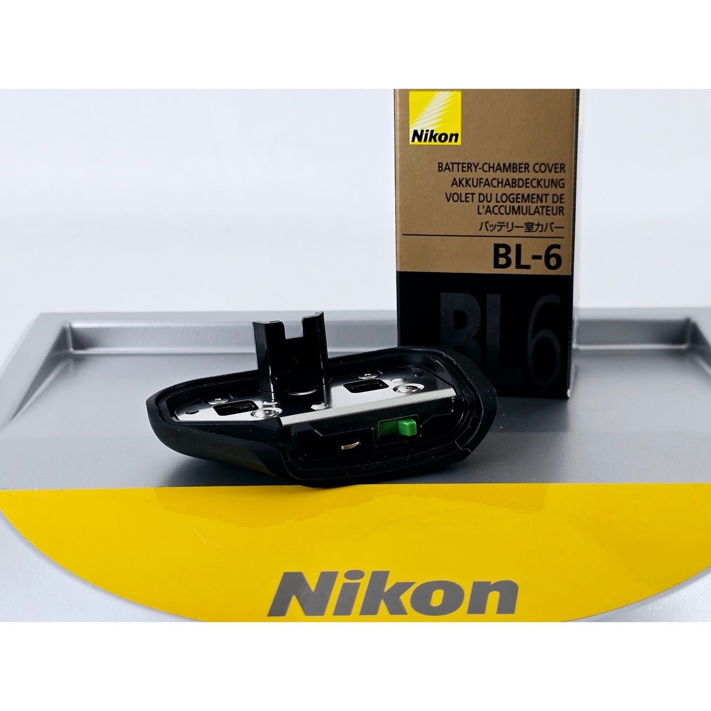 [Pre-owned] Nikon BL-6 Battery Chamber Cover for D6 D5 D4S D4 — Unused — Japan #3513