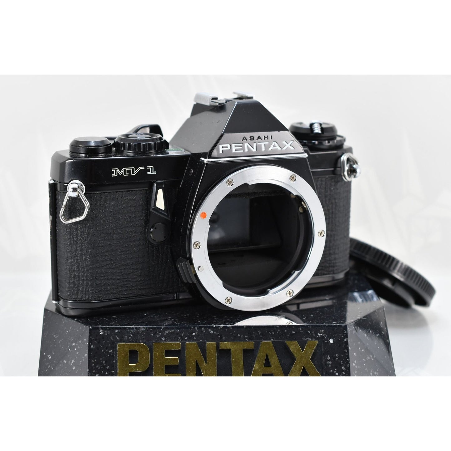 [Pre-owned] Pentax MV1 SLR 35mm Film Camera Body — Near MINT — Japan #2022