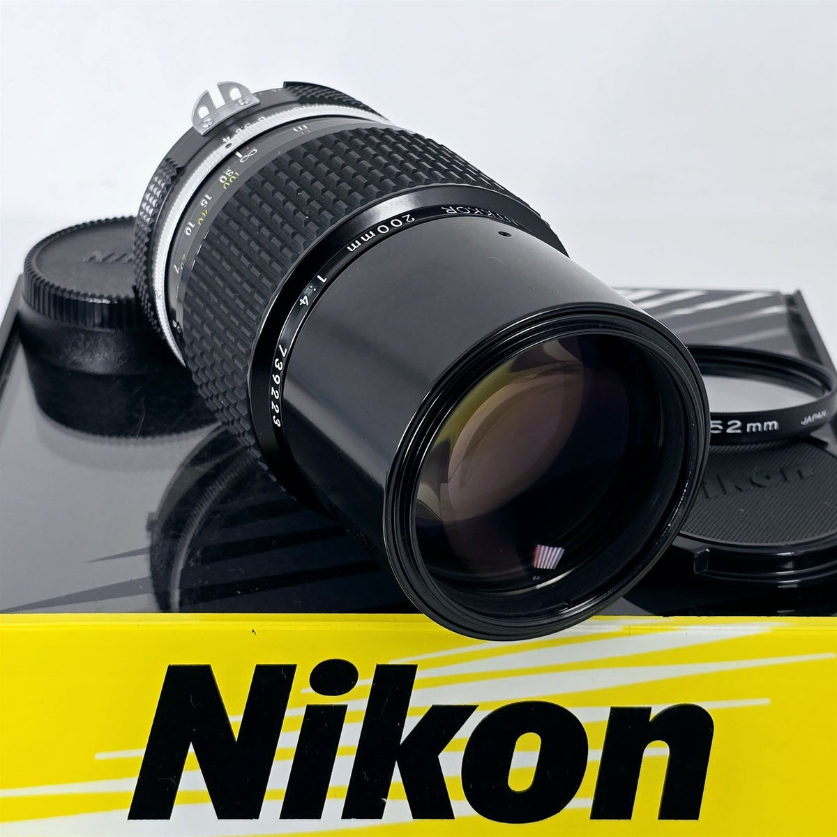 [Pre-owned] Nikon Ai Nikkor 200mm F4 MF Telephoto Lens — Near Mint+++ — Japan #5779