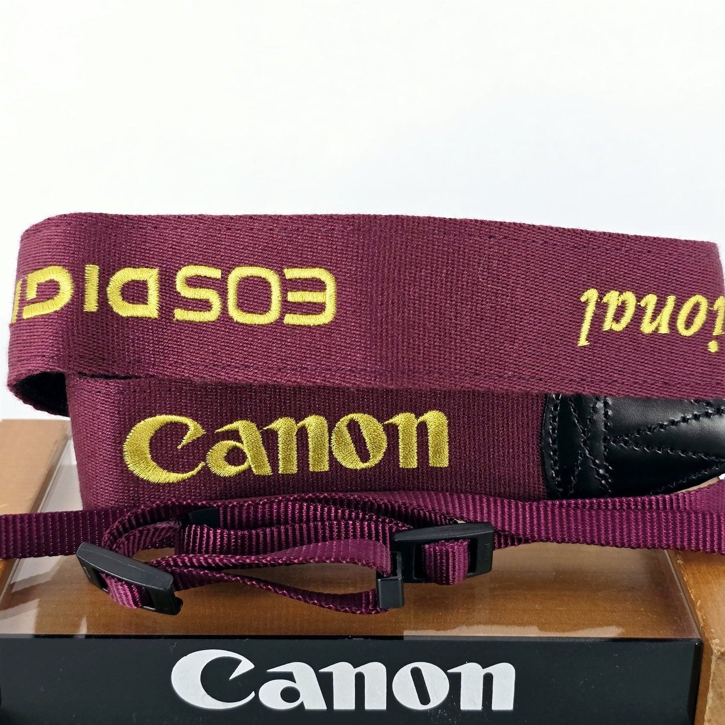 [Pre-owned] Canon Gold Embroidered Logo Neck Strap for EOS Digital — Top Mint — Japan #5441