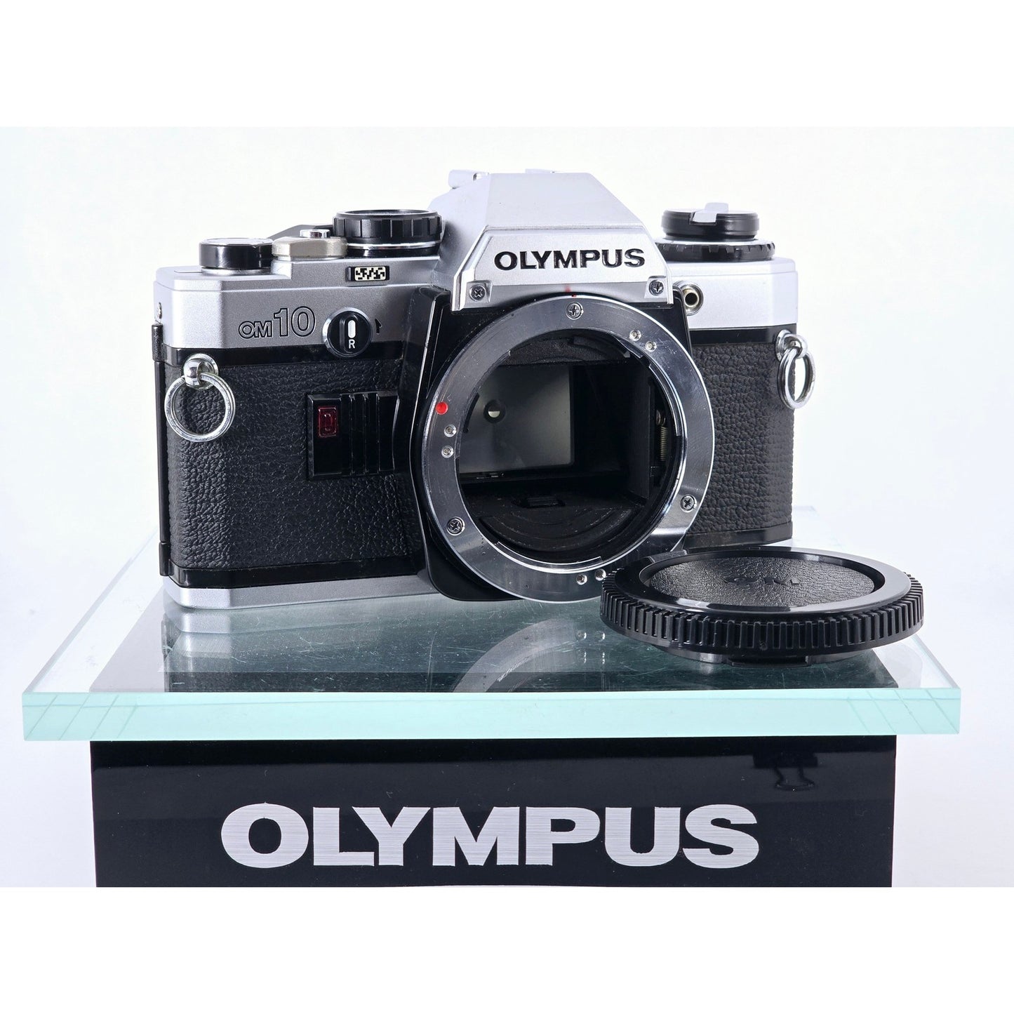 [Pre-owned] Olympus OM10 35mm Film SLR Camera Body — Near MINT — Japan #5161