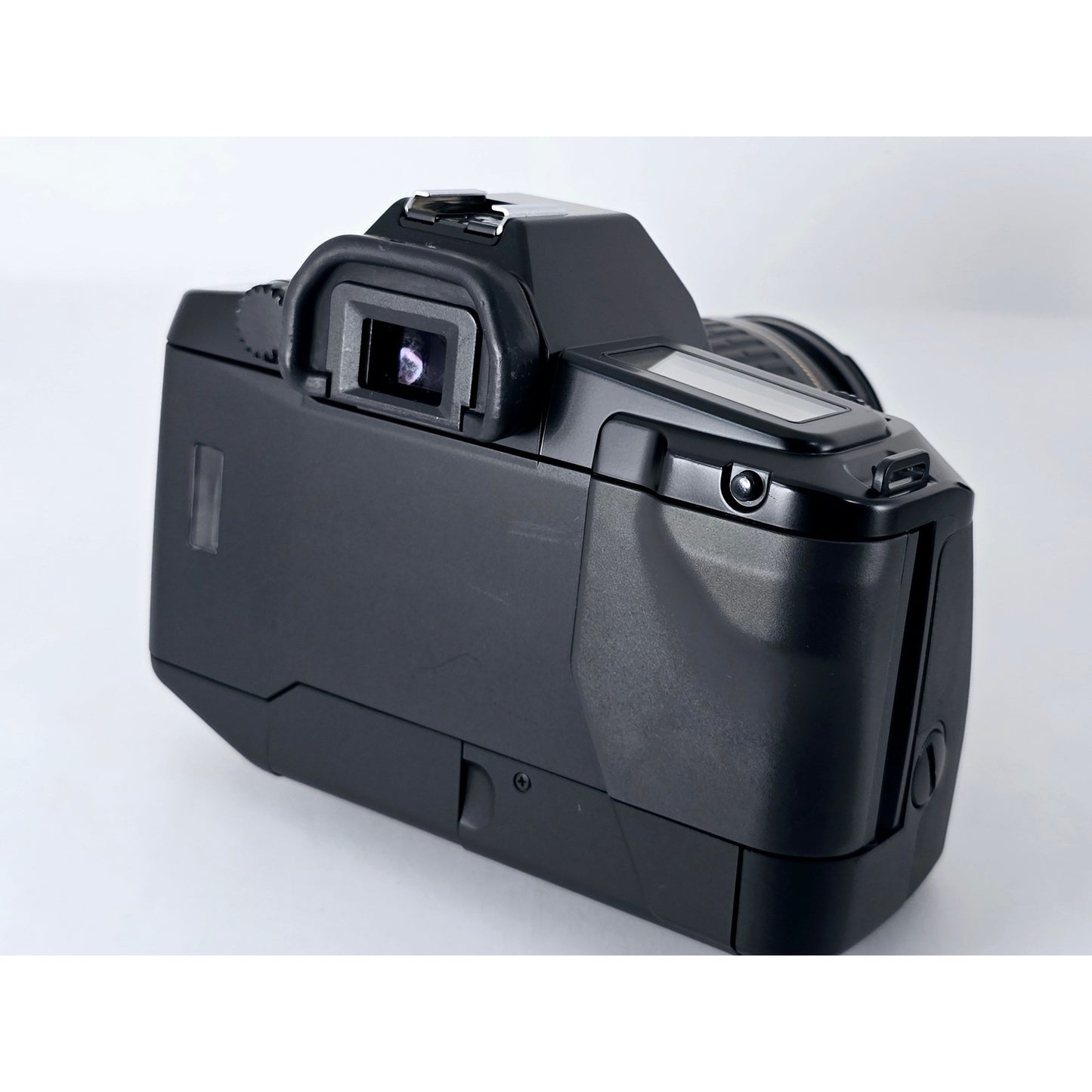 [Pre-owned] Canon EOS 650 35mm Film Camera with EF 28-80mm f/3.5-5.6 II AF Lens — Near MINT — Japan #3900