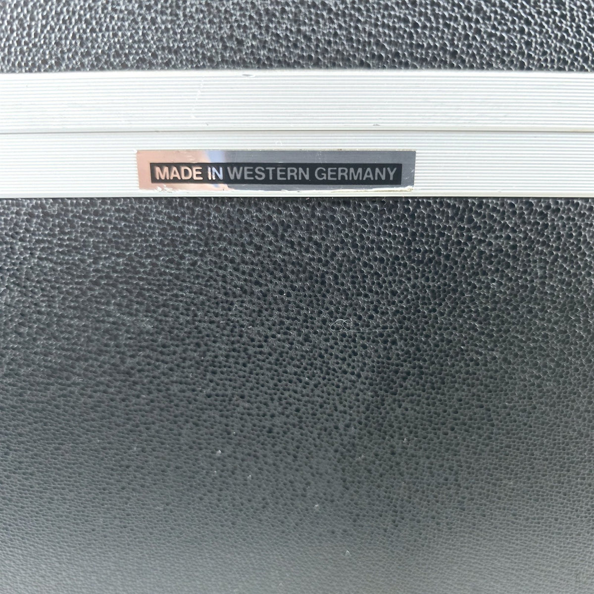 [Pre-owned] Hasselblad Hard Camera Storage Case (Medium, No Key) — Near Mint — Japan #5502