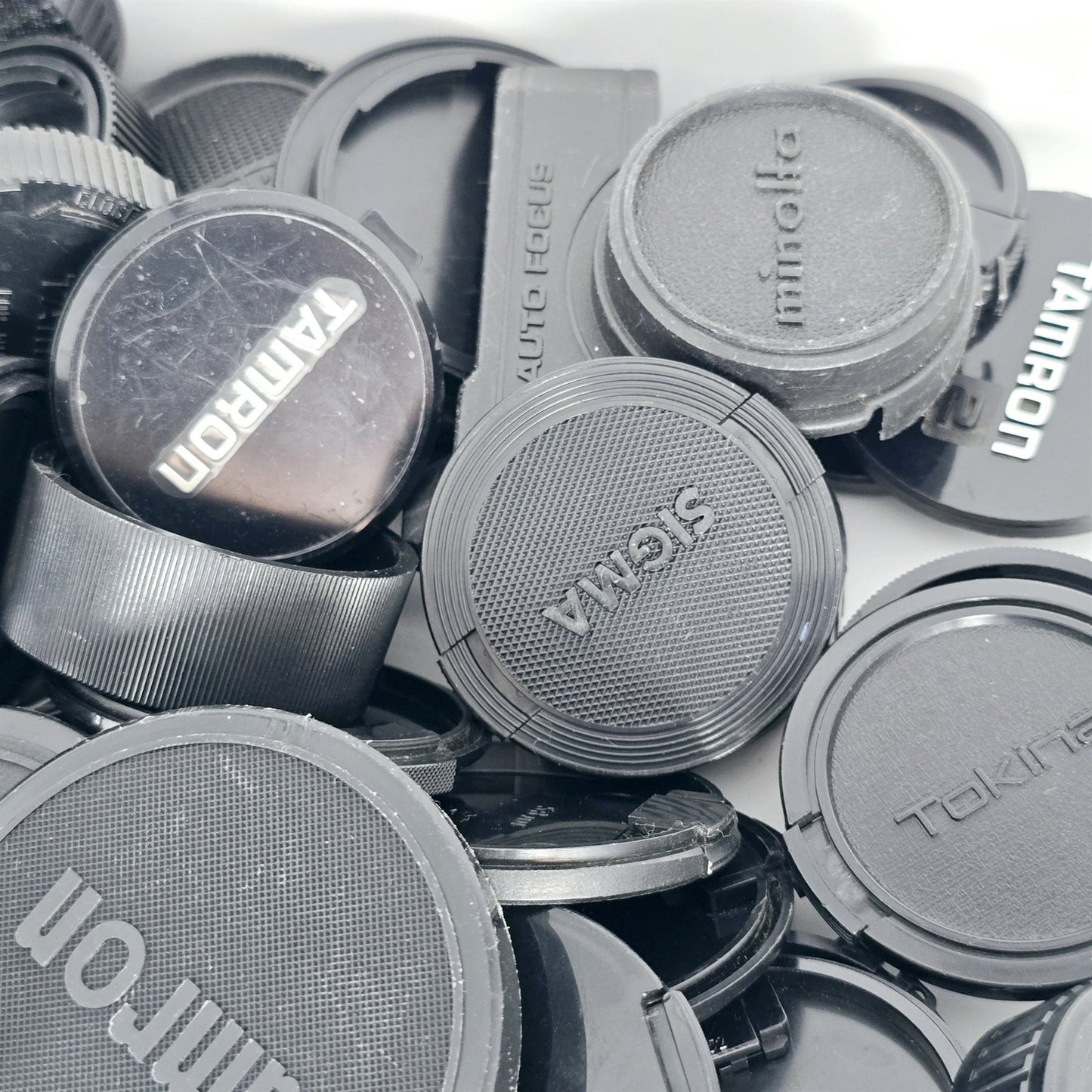 [Pre-owned] Bulk Lot 100 pcs Assorted Front & Rear Camera Lens Caps — Near Mint — Japan #5565