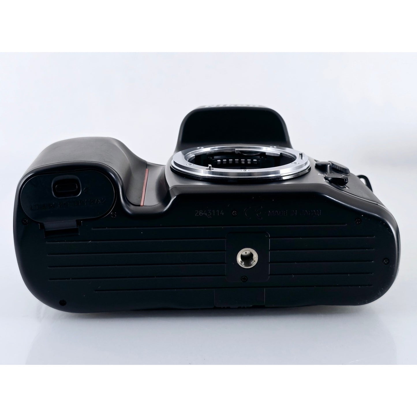 [Pre-owned] Nikon F70 SLR 35mm Film Camera (Body Only) — Top MINT — Japan #3751