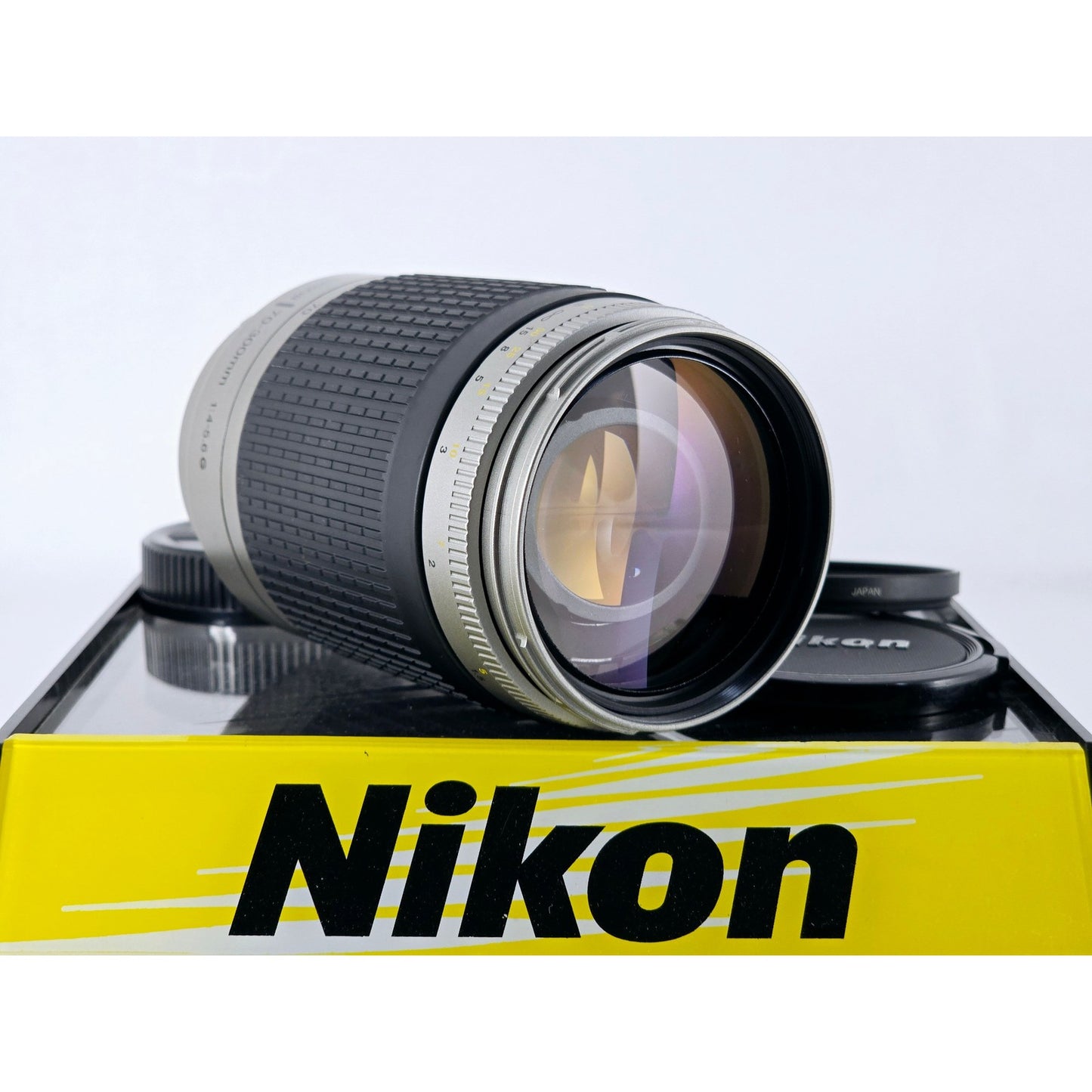 [Pre-owned] Nikon AF Nikkor 70-300mm F4-5.6 G Silver Zoom Lens — Near MINT — Japan #4155