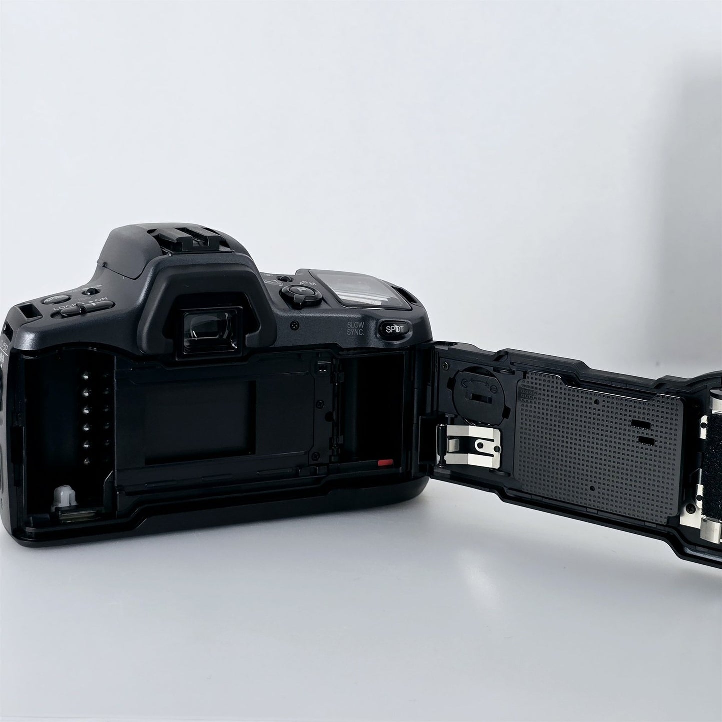 [Pre-owned] Minolta α 303Si Super Film Camera with Cosina 28-70mm & AF 75-300mm Zoom — Near Mint — Japan #5438