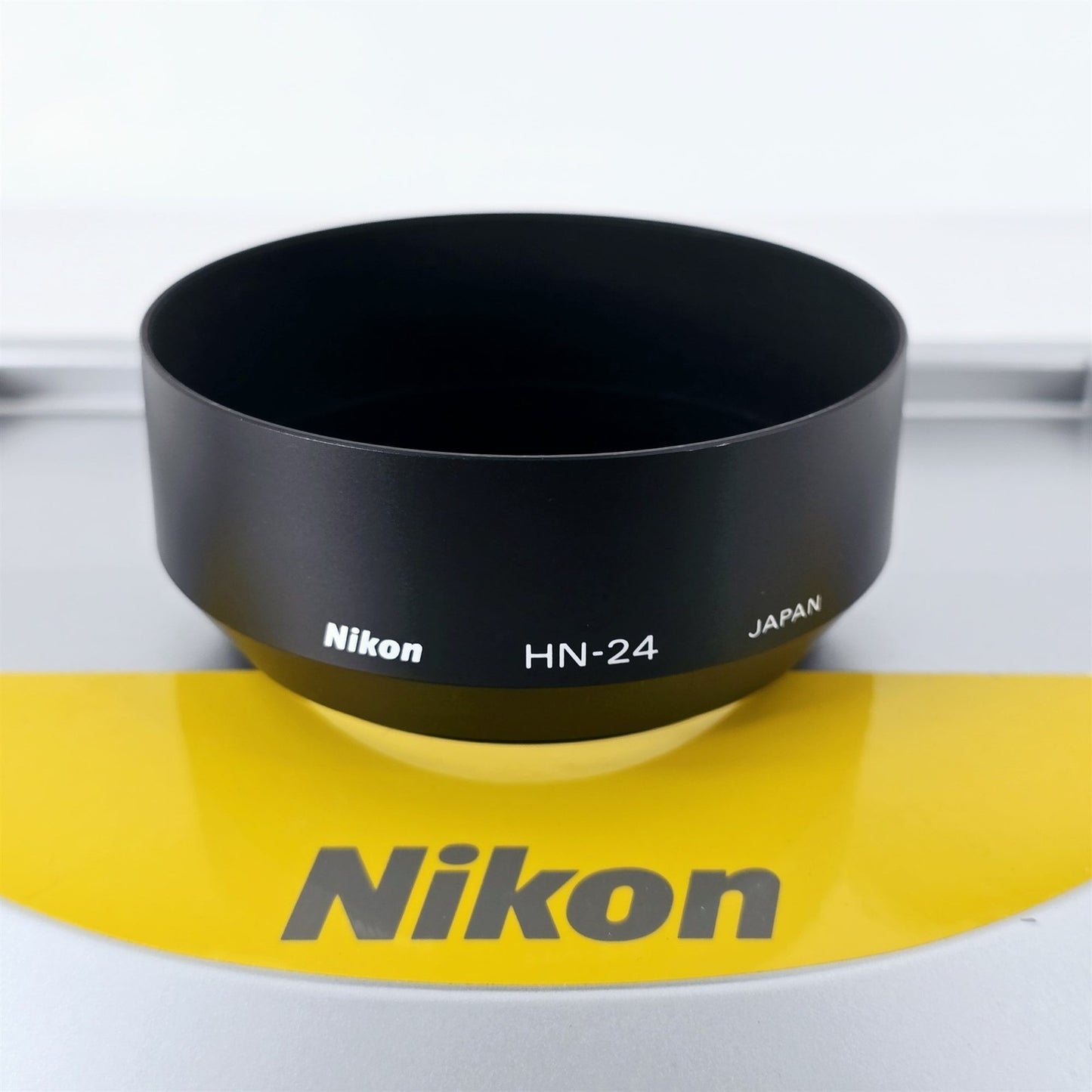 [Pre-owned] Nikon HN-24 62mm Metal Lens Hood for AF 100-300/70-210 — Near Mint+++ — Japan #5462