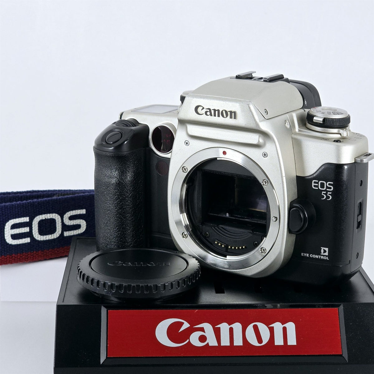 [Pre-owned] Canon EOS 55 (Elan II) 35mm SLR Film Camera Body — Near Mint+++ — Japan #5732