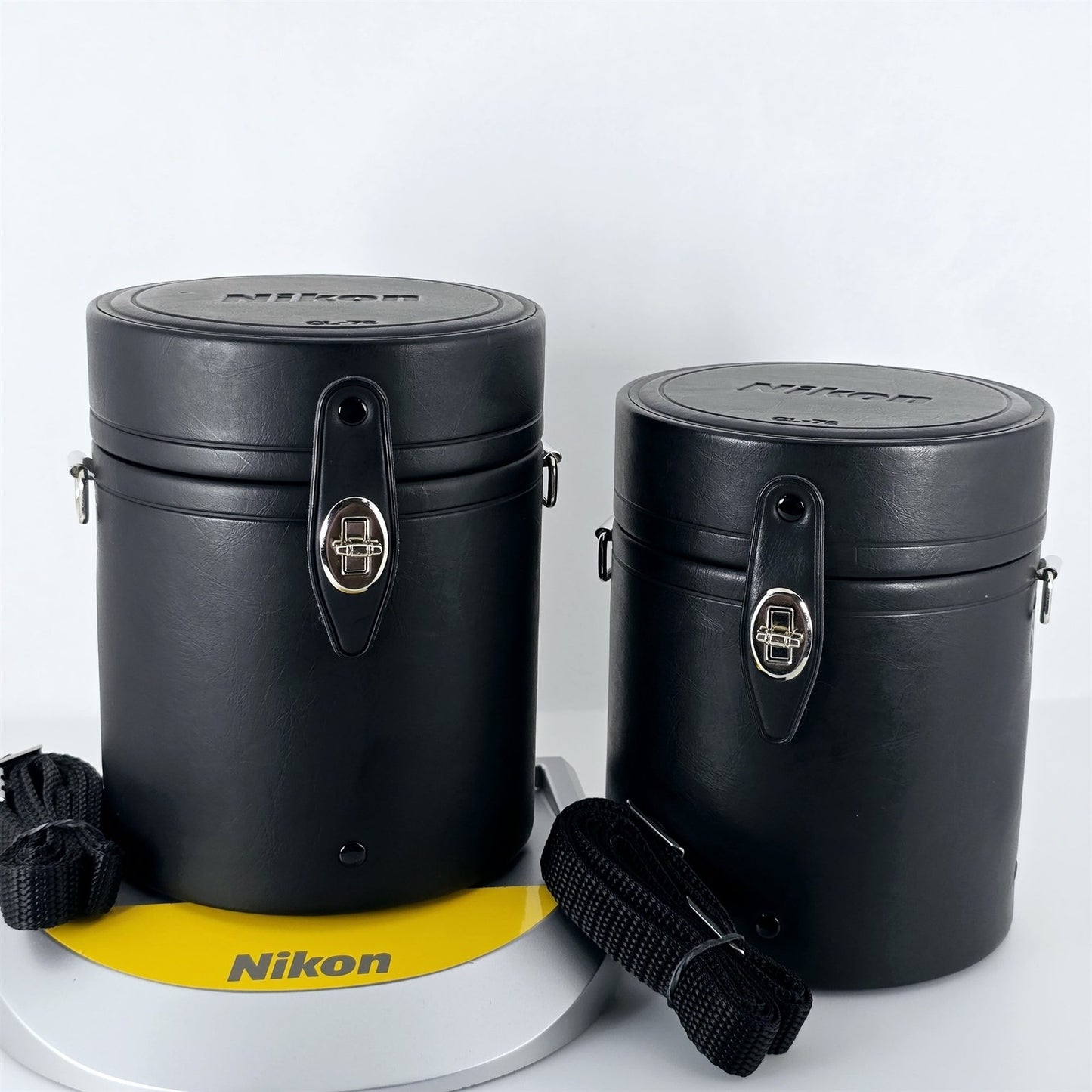 [Pre-owned] Nikon CL-76 Hard Leather Lens Case w/ Strap for AF 17-35mm f/2.8D — Mint — Japan #5457