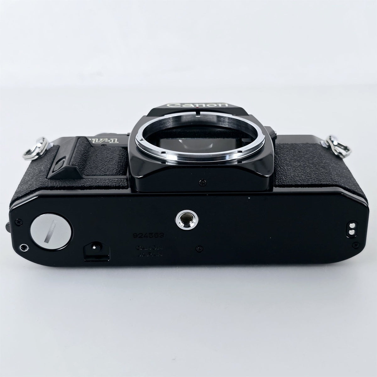 [Pre-owned] Canon AV-1 SLR 35mm Film Camera Body (Black) — Near Mint+++ — Japan #5654