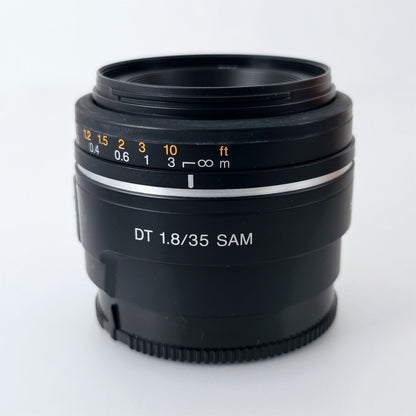 [Pre-owned] Sony DT 35mm f/1.8 SAM SAL35F18 AF Prime Lens Alpha A-Mount — Mint — Japan #5550