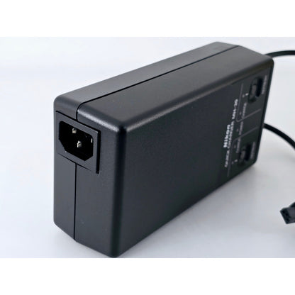 [Pre-owned] Nikon MH-30 Ni-MH Battery Charger for F5 — MINT — Japan #3896