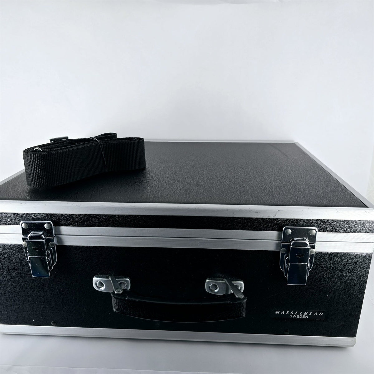 [Pre-owned] Hasselblad Hard Camera Storage Case (Medium, No Key) — Near Mint — Japan #5502