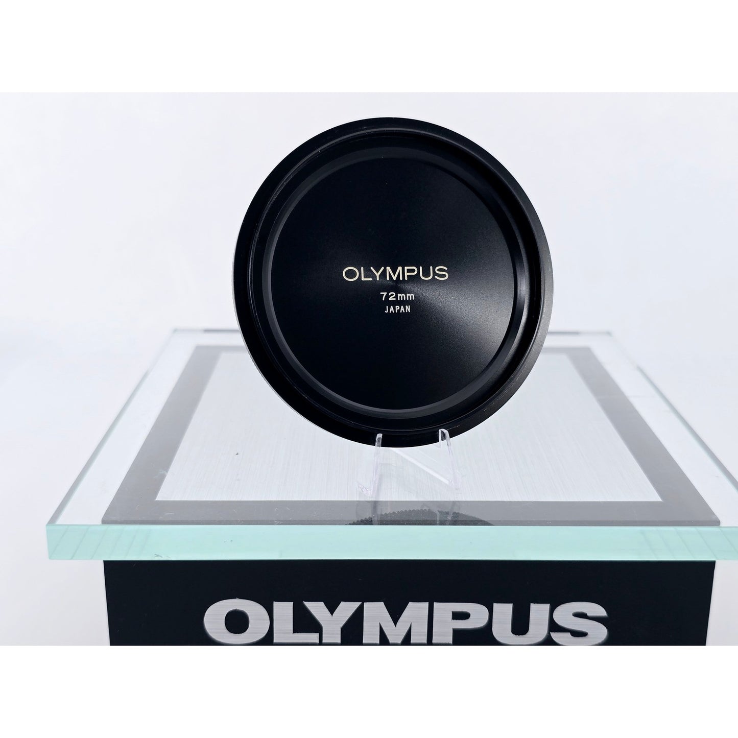 [Pre-owned] Olympus Classic OM 72mm Metal Screw-in Front Lens Cap — Top MINT — Japan #4606