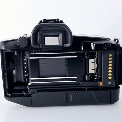 [Pre-owned] Canon EOS 650 35mm Film Camera with EF 28-70mm f/3.5-4.5 AF Lens — Near MINT — Japan #4183