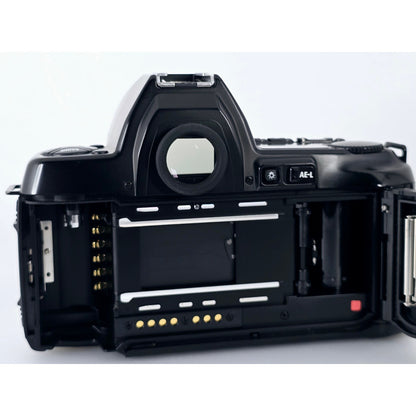 [Pre-owned] Nikon F-801s 35mm Film Camera with AF 35-70mm F3.3-4.5 Lens — Near MINT — Japan #5177