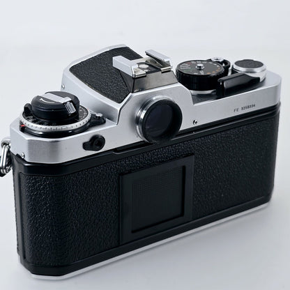[Pre-owned] Nikon FE SLR 35mm Film Camera Body Only Silver — Near Mint — Japan #5623