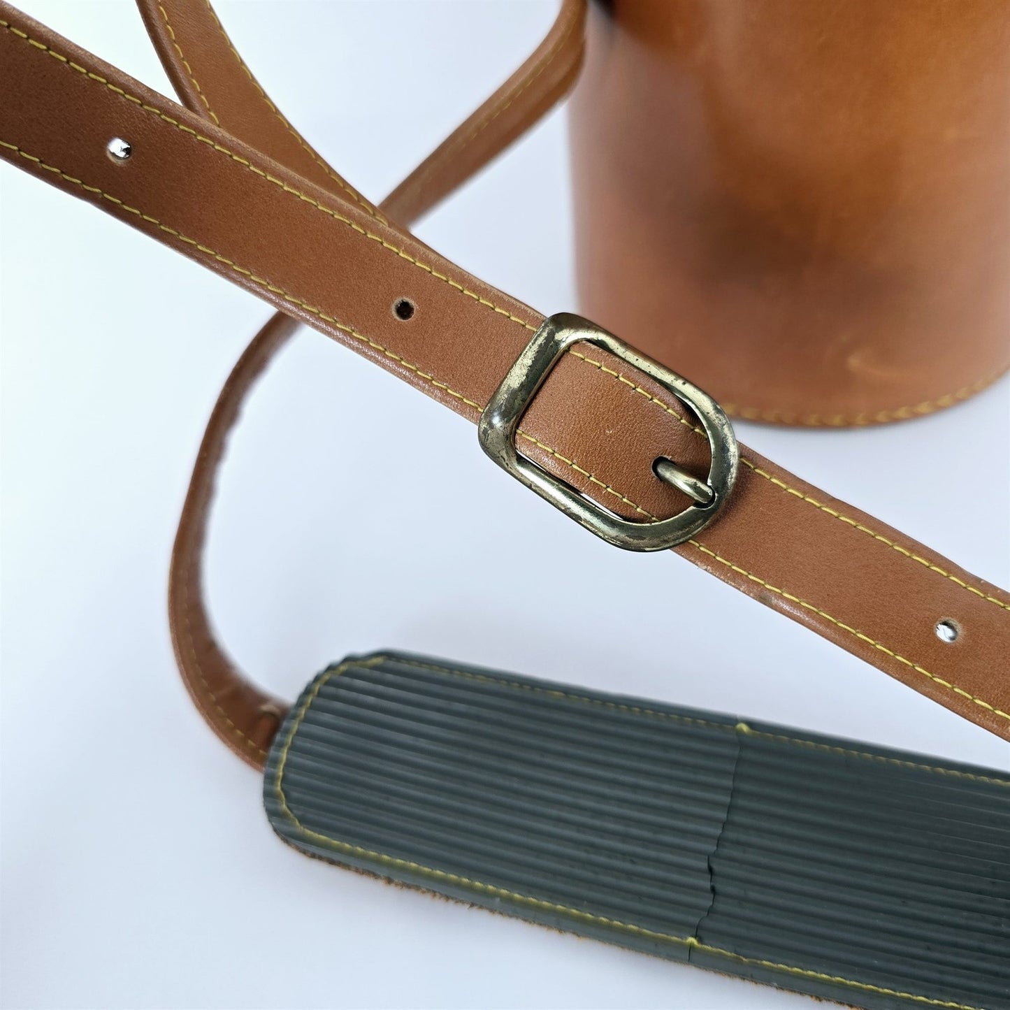 [Pre-owned] Genuine Hasselblad Hard Leather Lens Carrying Case — Excellent+++++ — Japan #5347