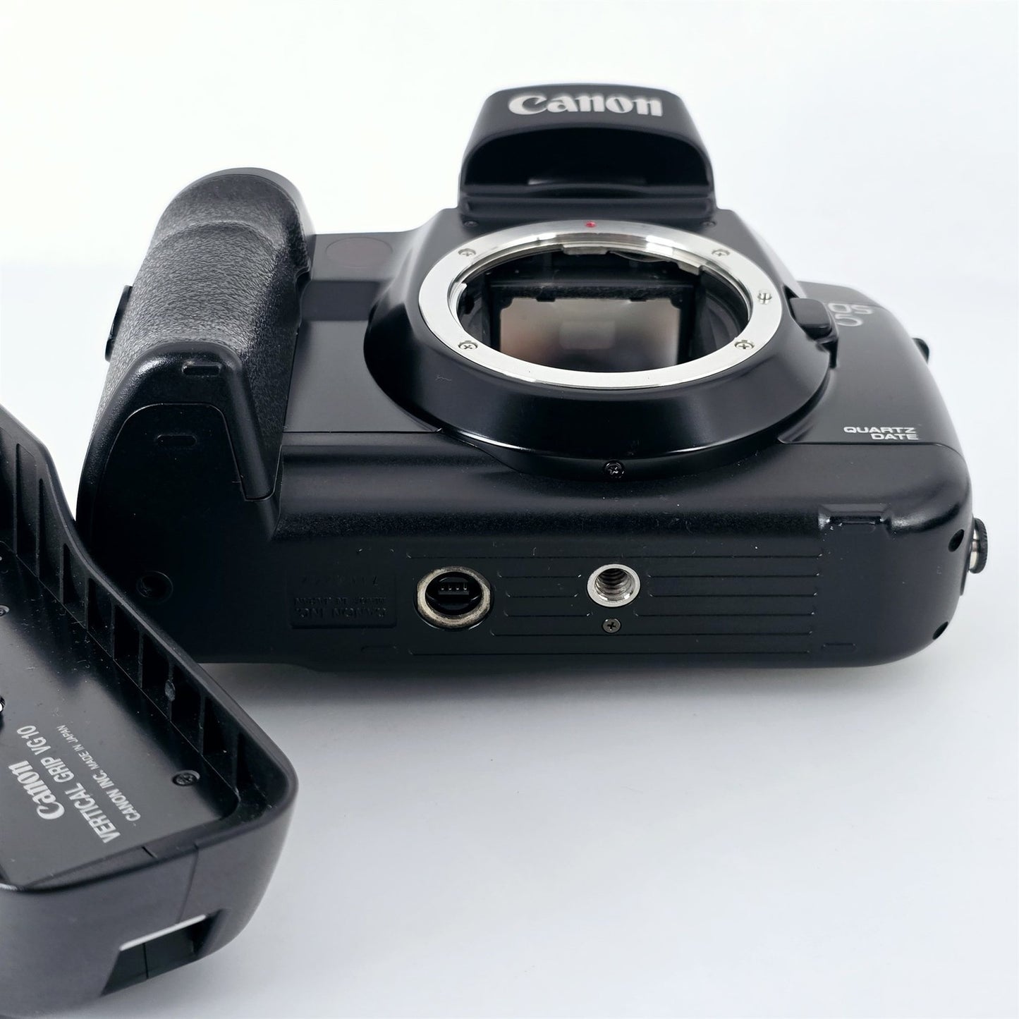[Pre-owned] Canon EOS 5 QD 35mm SLR Film Camera w/ Vertical Grip VG10 — Near Mint — Japan #5417