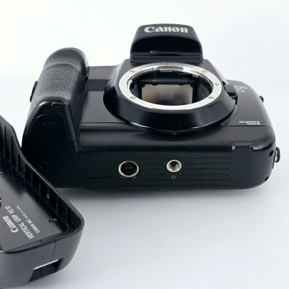 [Pre-owned] Canon EOS 5 QD 35mm SLR Film Camera w/ Vertical Grip VG10 — Near Mint — Japan #5417