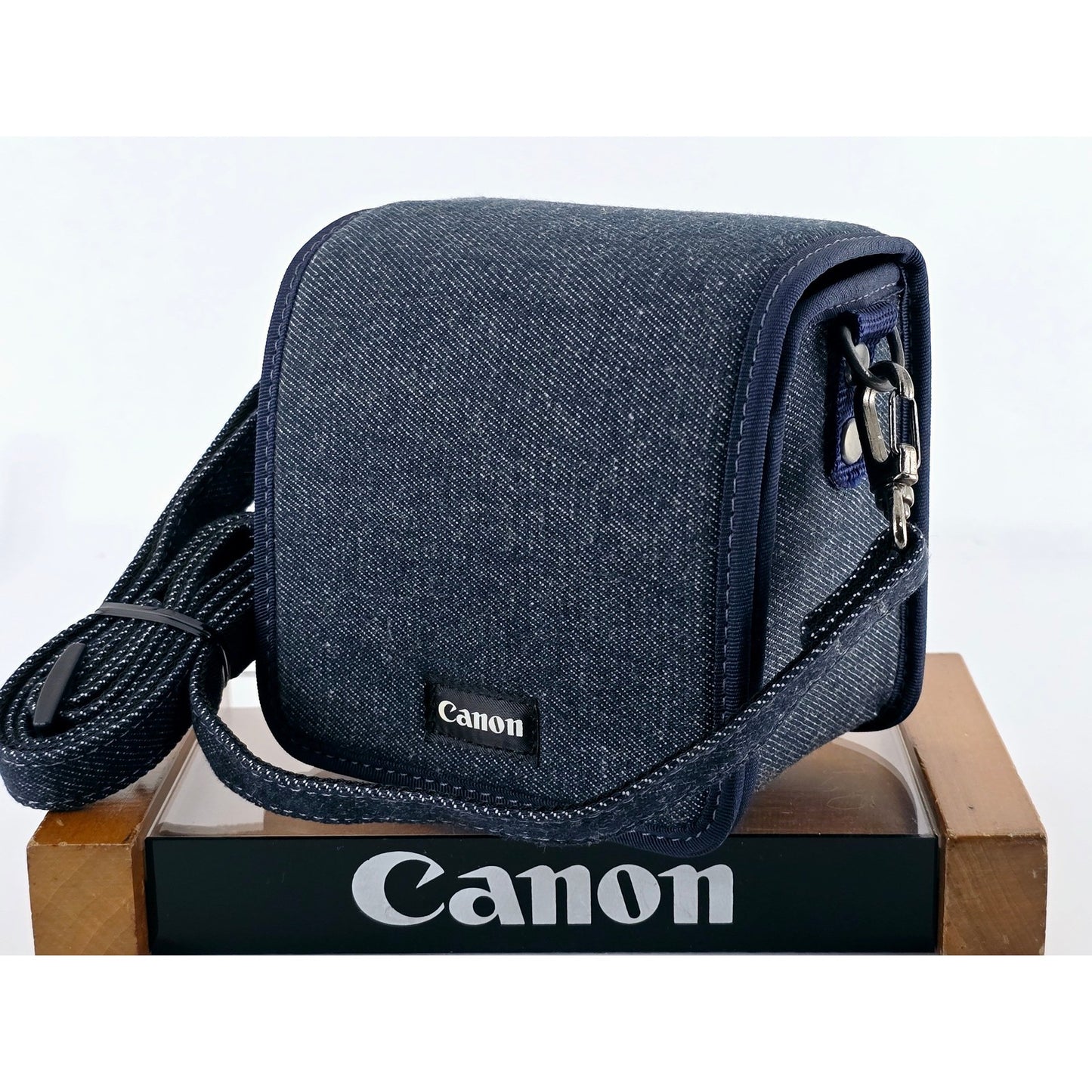 [Pre-owned] Genuine Canon Camera Lens Shoulder Bag Pouch Mini Pochette — MINT — Japan #3933