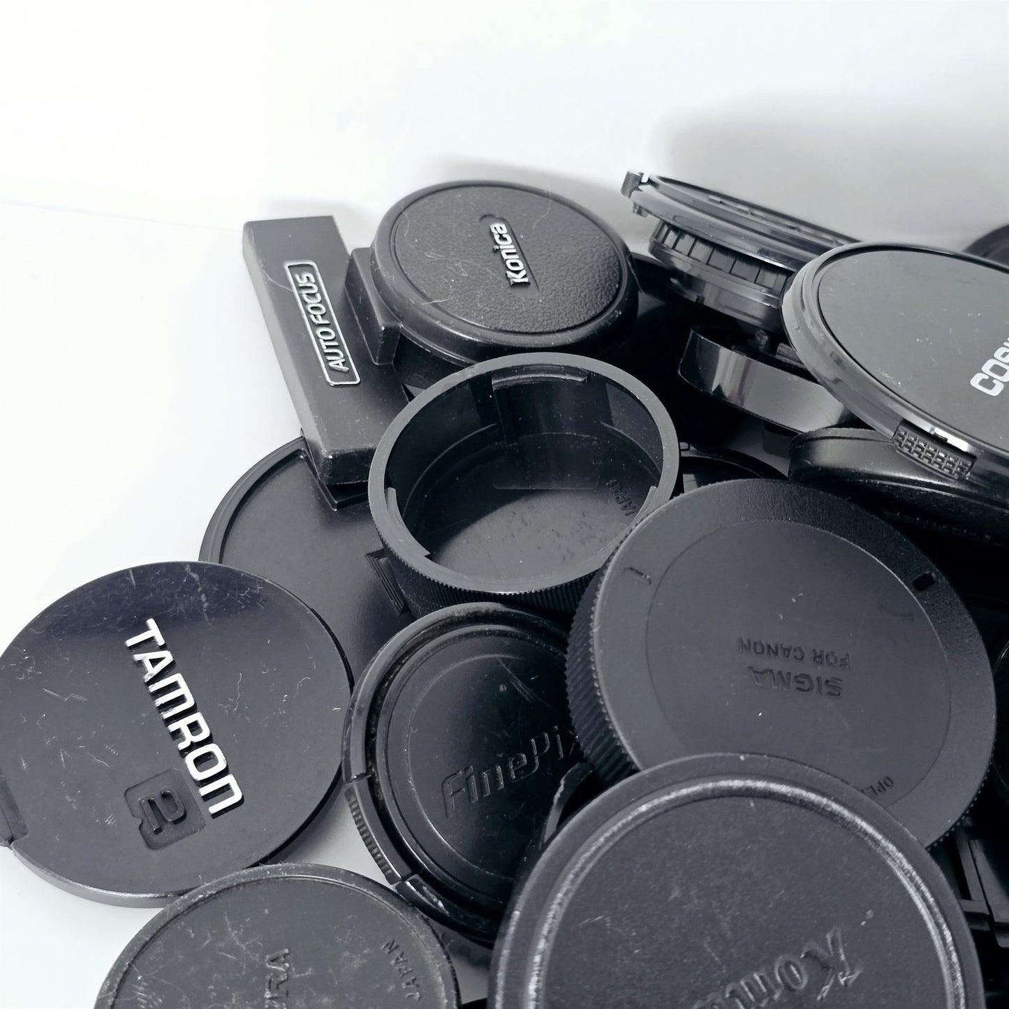 [Pre-owned] Bulk Lot 100 pcs Assorted Front & Rear Camera Lens Caps — Near Mint — Japan #5565