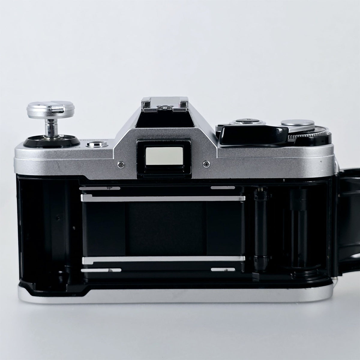 [Pre-owned] Canon AE-1 SLR 35mm Film Camera Body — Near Mint+++ — Japan #5676